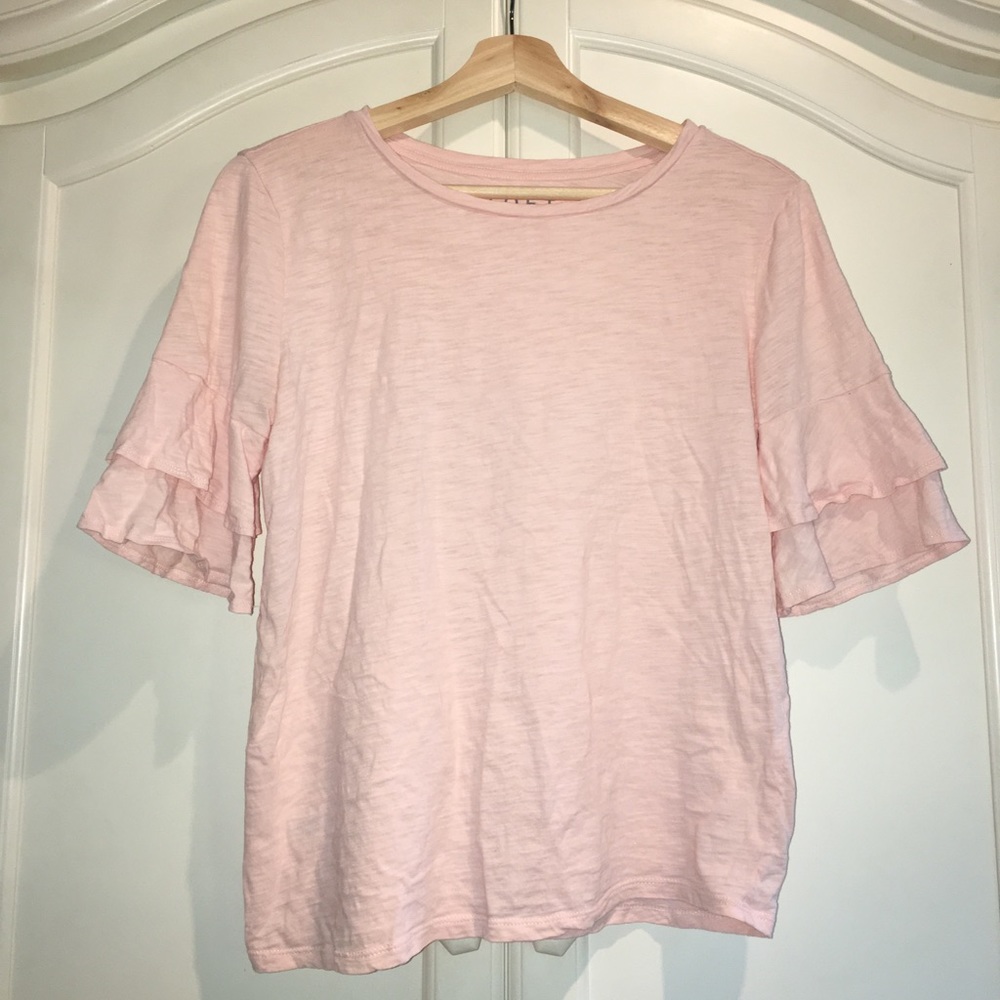 🌸Loft top with bell sleeves🌸